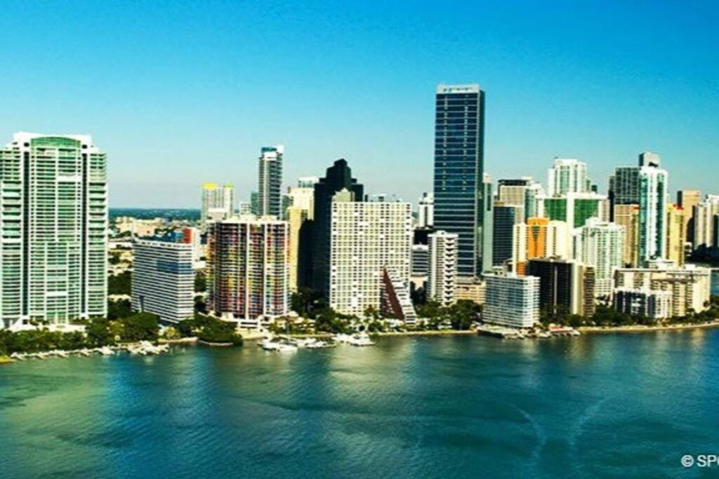 Super Close Beach, Airport, Port, Downtown, Wynwood Holiday home *